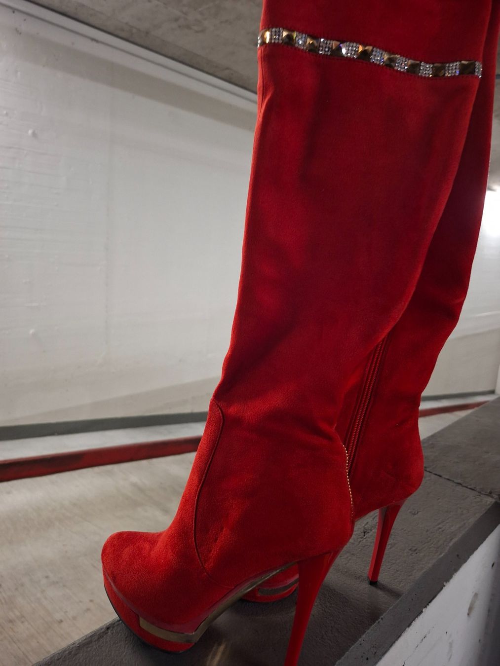 Damenschuhe: Rote Stiefel Designe – Neu (gemäss Beschreibung) aus Emmenbrücke von Ddagi 1