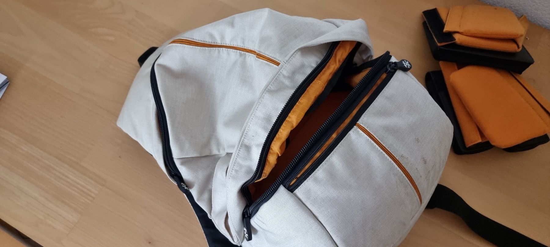 Crumpler Zaini: Crumpler Rucksack weiss/orange – Usato da Zwingen venduto da sinarp2 2