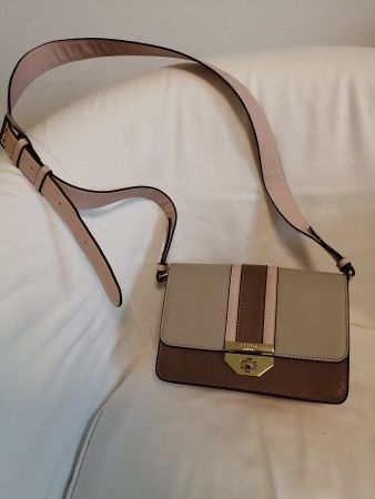 Elegante Handtasche in Lila- und Rosatönen - Neuwertig!