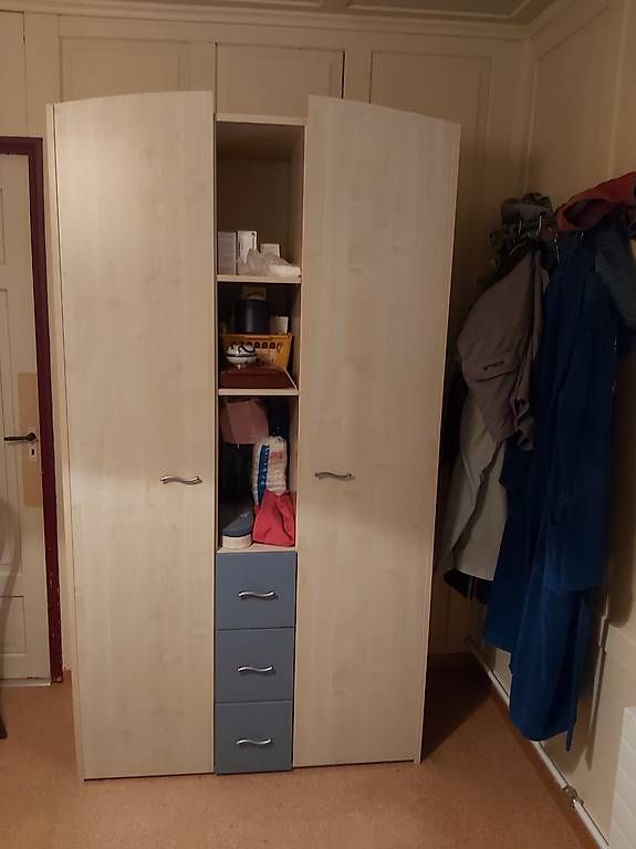 Armadi: Schrank 2 türig – Usato da Salmsach venduto da bri_2l69