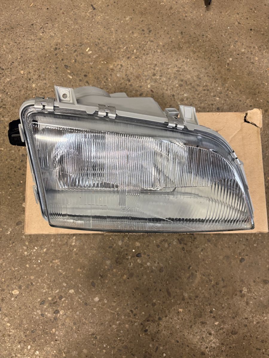 Opel Fari: Opel Omega A Scheinwerfer NEU – Nuovo (secondo la descrizione) da Gossau SG venduto da Sekki0407