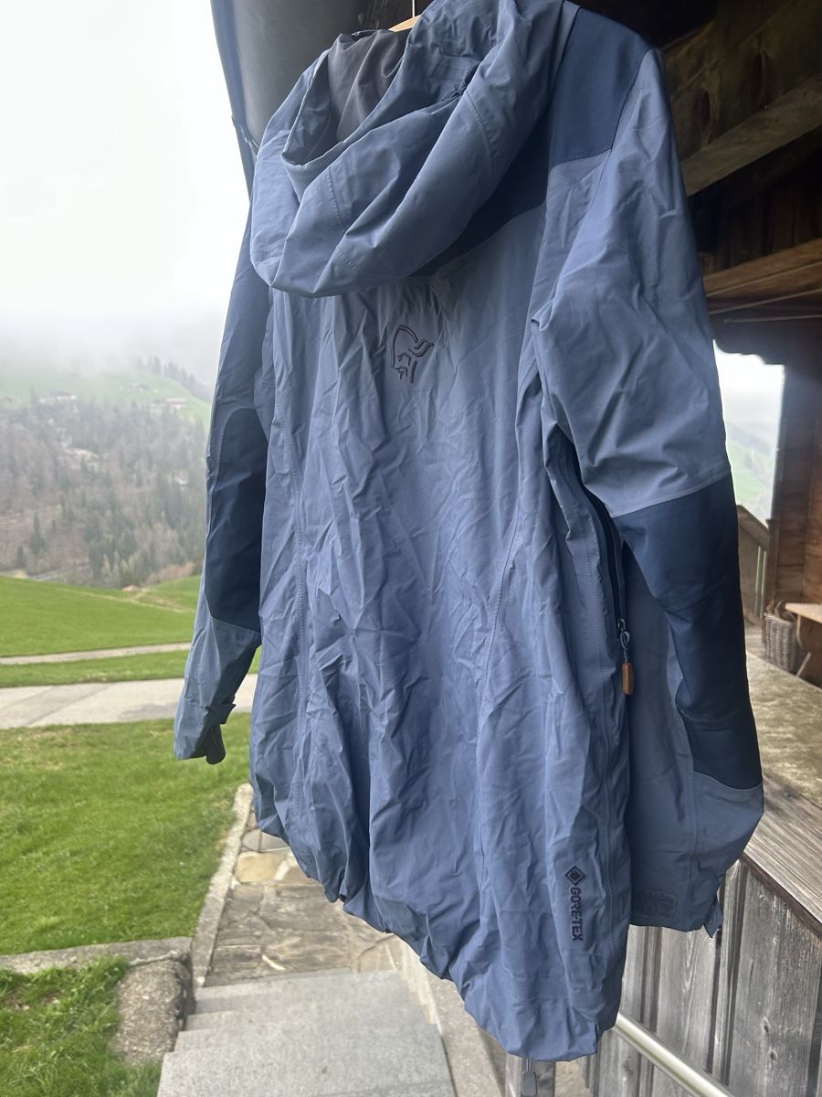 Norrøna Giacche: Norrona Gore-Tex Jacke Damen – Usato da Frutigen venduto da w08 1
