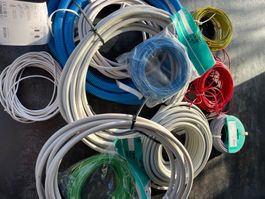 Diverse Kabelrollen für Elektroinstallationen