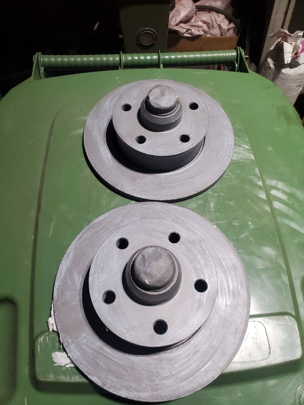 Volkswagen Tutti pezzi di ricambio auto: bremsscheiben vr6 gti 5x100 – Usato da Amriswil venduto da fat_y5h6