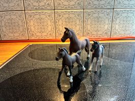 Pferde Figuren 3er Set Fohlen guter Zustand