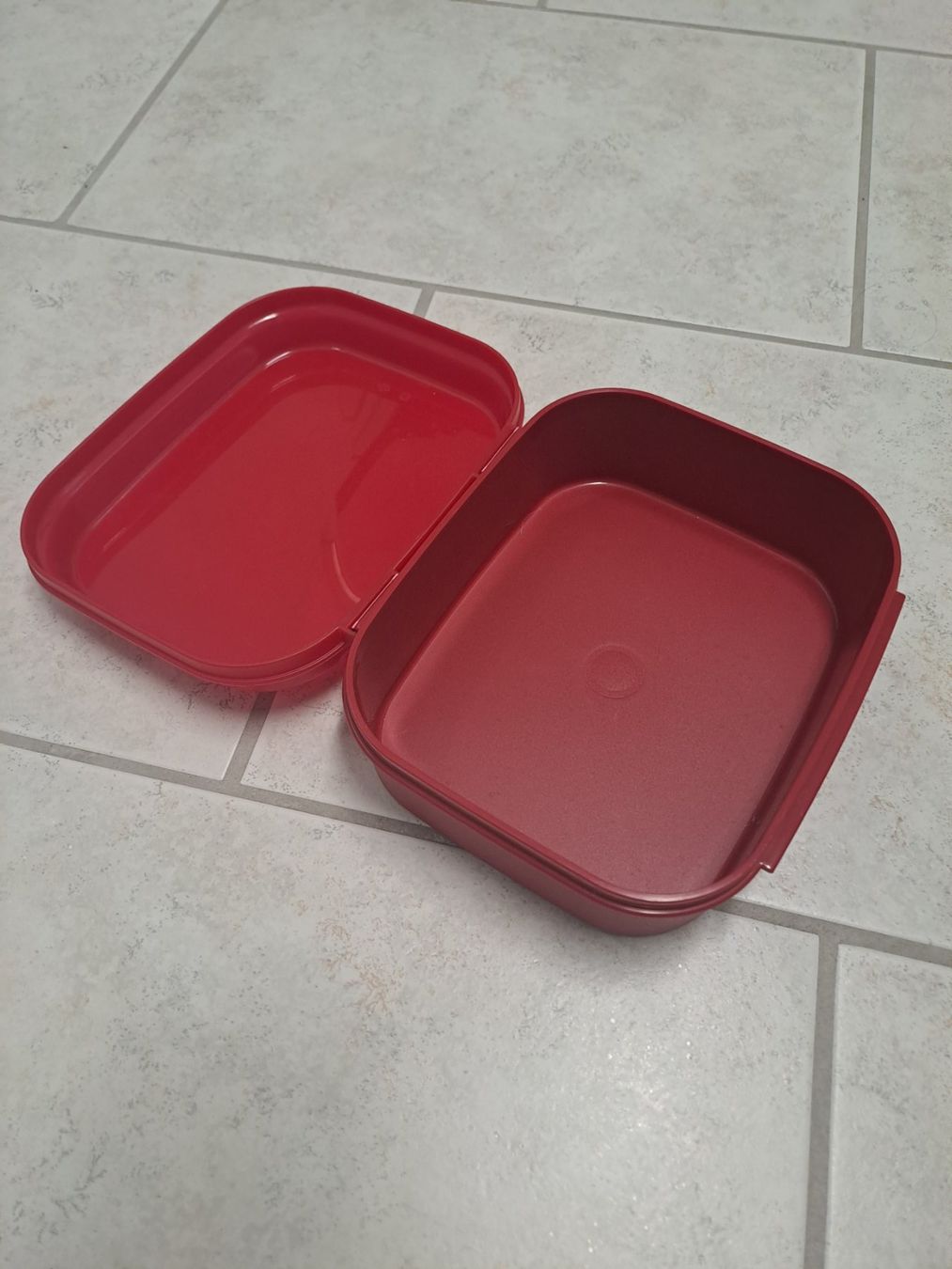 Tupperware Behälter & Ähnliches: Box Tupperware – Gebraucht aus Wohlenschwil von lin_vx8g 1
