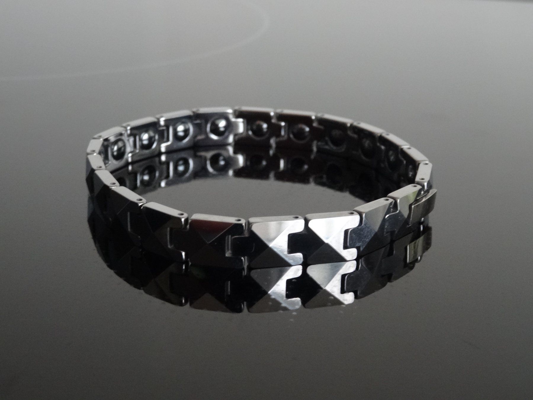 Bracciali & Braccialetti: Armband aus Wolfram – Nuovo e nell'imballaggio originale da Matten b. Interlaken venduto da kero71