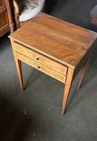 Petite table de chevet ancienne