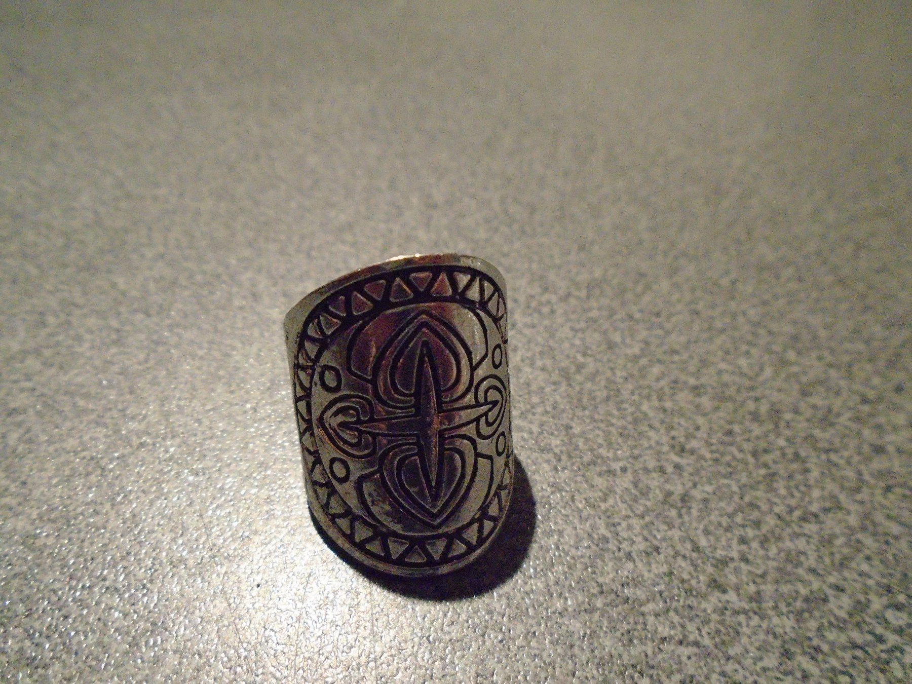 Bagues: Ring silberfarbig, Schild – Neuf avec emballage d'origine à Zürich par abraxas1291 1