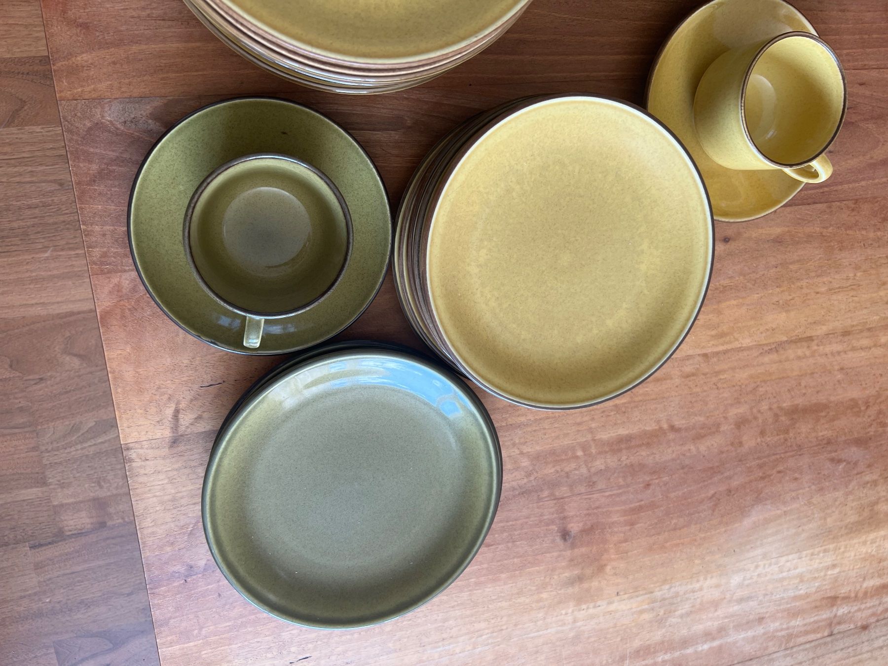 Rössler Set di piatti: Rössler Geschirrset 22 Teile Senf /Olive – Usato da Jona venduto da Sariksa 2
