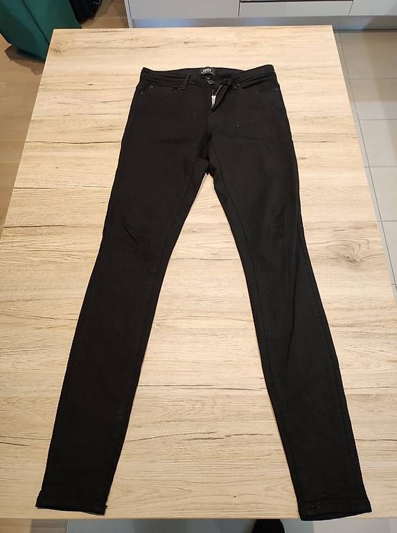 Pantaloni: Pantalon noir taille S – Usato da Bellevue venduto da xuxana