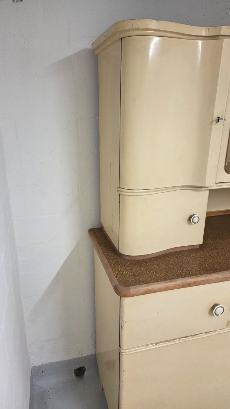 Credenze: Küchenbuffet Vintage cremefarben mit Glasfront gebraucht – Usato da Eschenbach SG venduto da fraeulein.nima 1