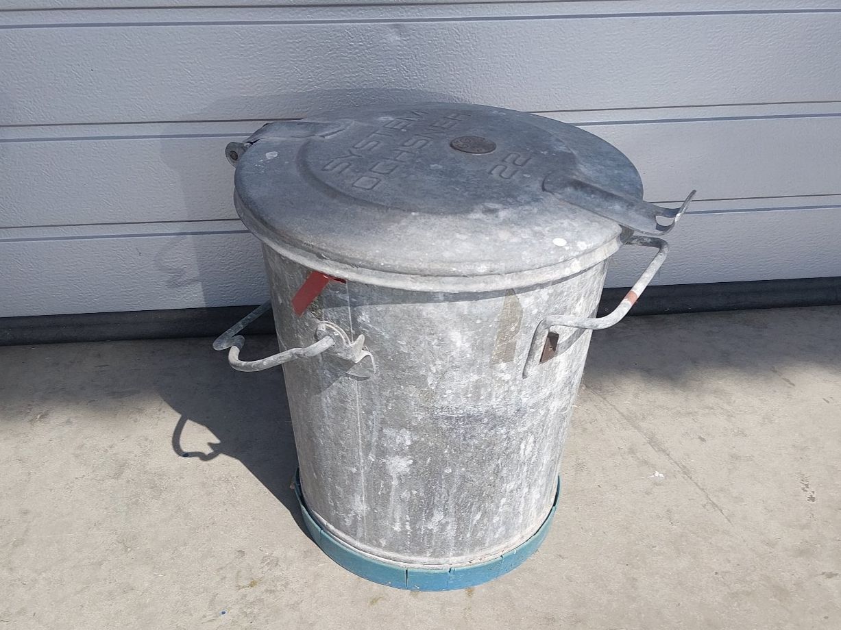Ochsner Poubelles: Abfallkübel System Ochsner 22, Aschekübel – D'occasion à Gamprin par philipp33