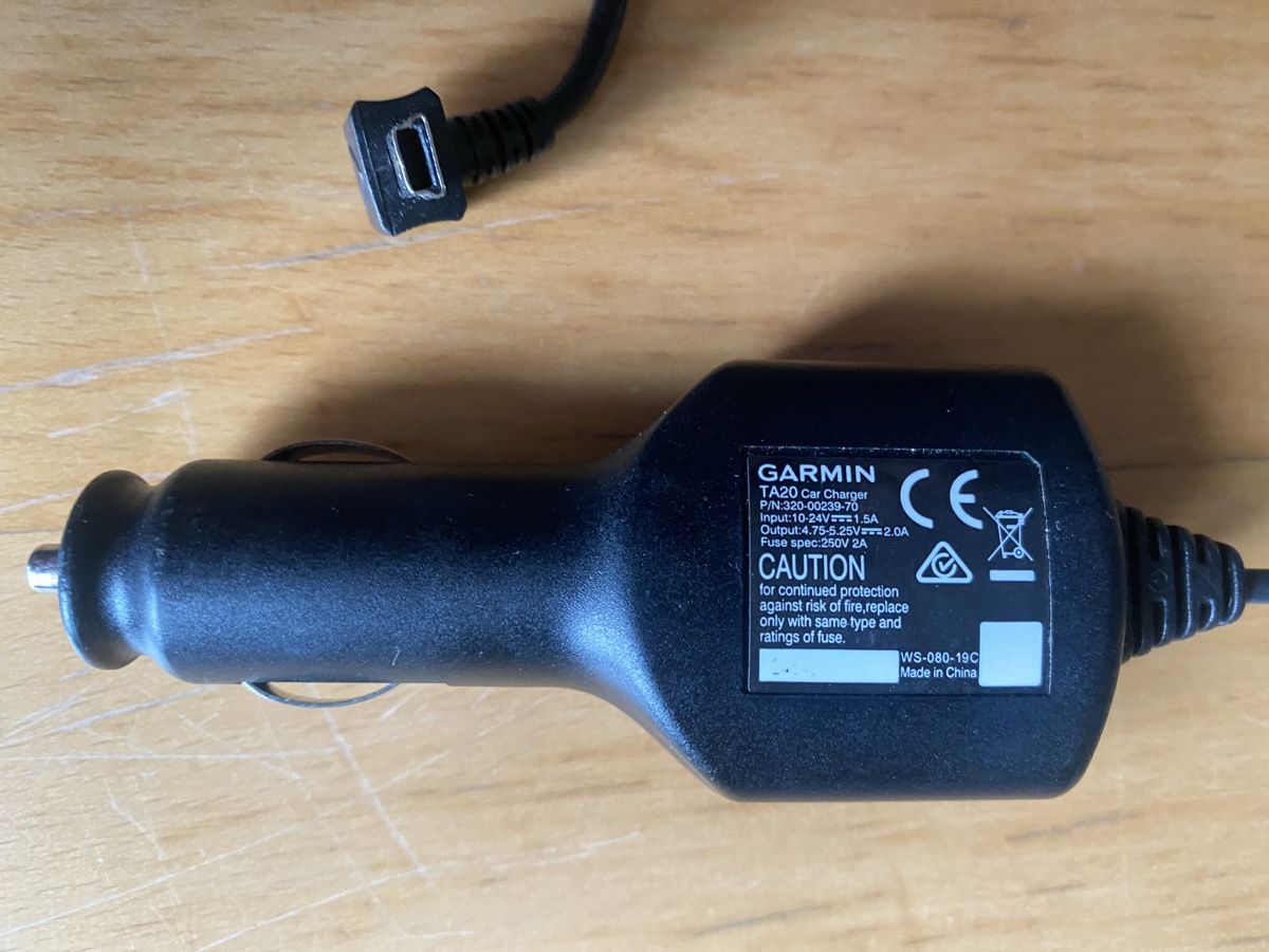 Caricabatterie: Garmin TA20 KFZ-Ladegerät - – Usato da Bronschhofen venduto da Tarzanspyder 1