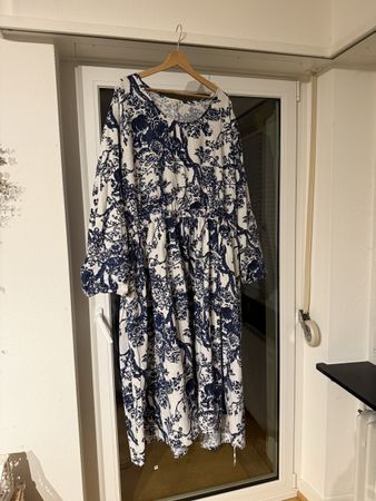Sommerkleid mit Taschen, blau-weiss, 55% Leinen, GR 58