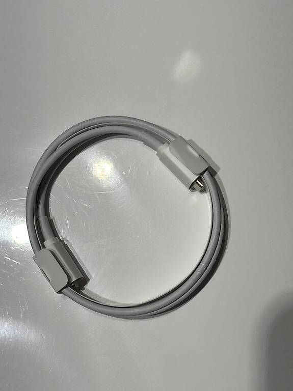 Apple Ladegeräte: Apple Original USB-C auf Lightning Ladekabel, 1m – Neu (gemäss Beschreibung) aus St. Gallen von iva_yxh2