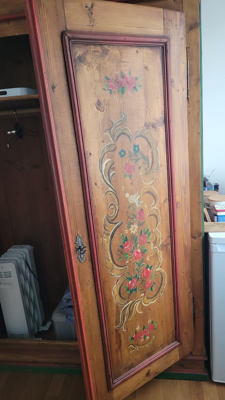 Armadi: Alter Bauerschrank "bemalt" – Usato da Mitlödi venduto da Wabo1 2