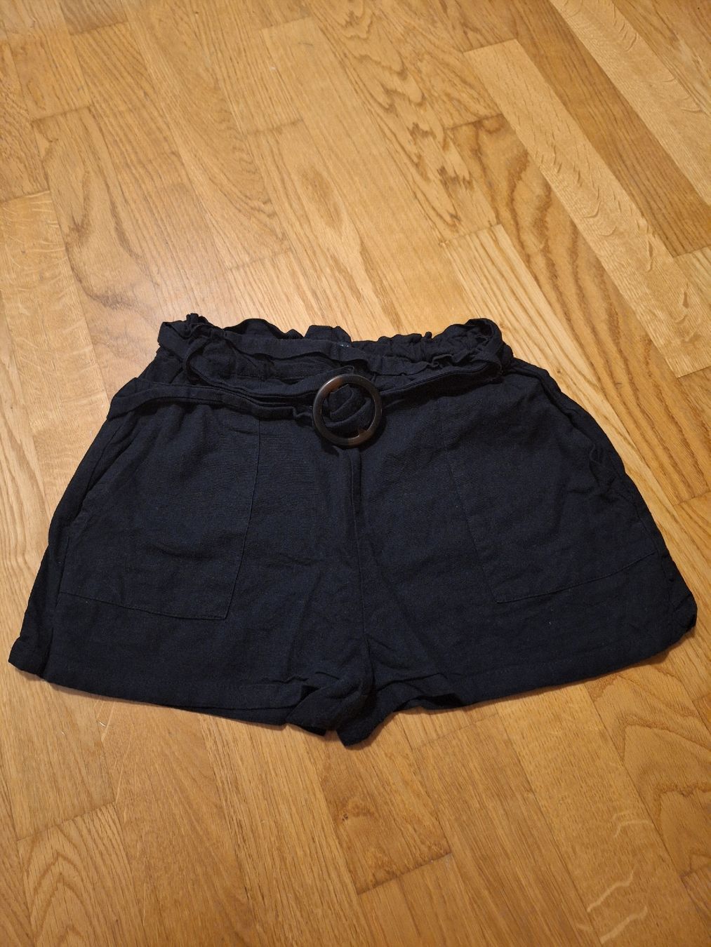 Pantalons: Schwarze und Blumige Hose – D'occasion à Wittenbach par nadineshop 1