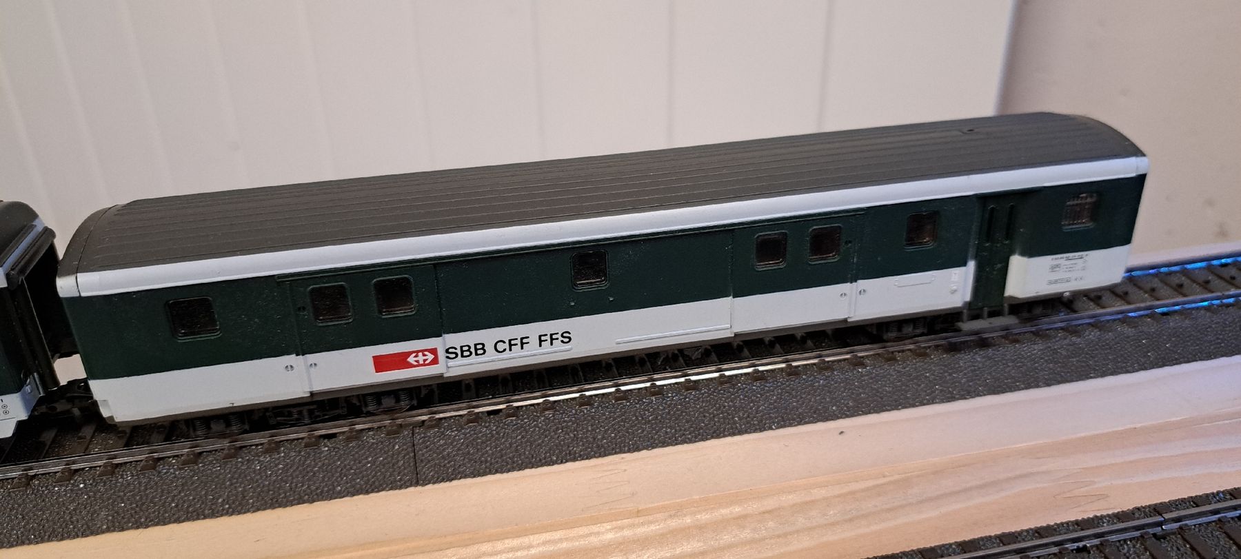 Roco Modelleisenbahnen: 5 Roco Wagen – Gebraucht aus Urdorf von Canyamel1 5