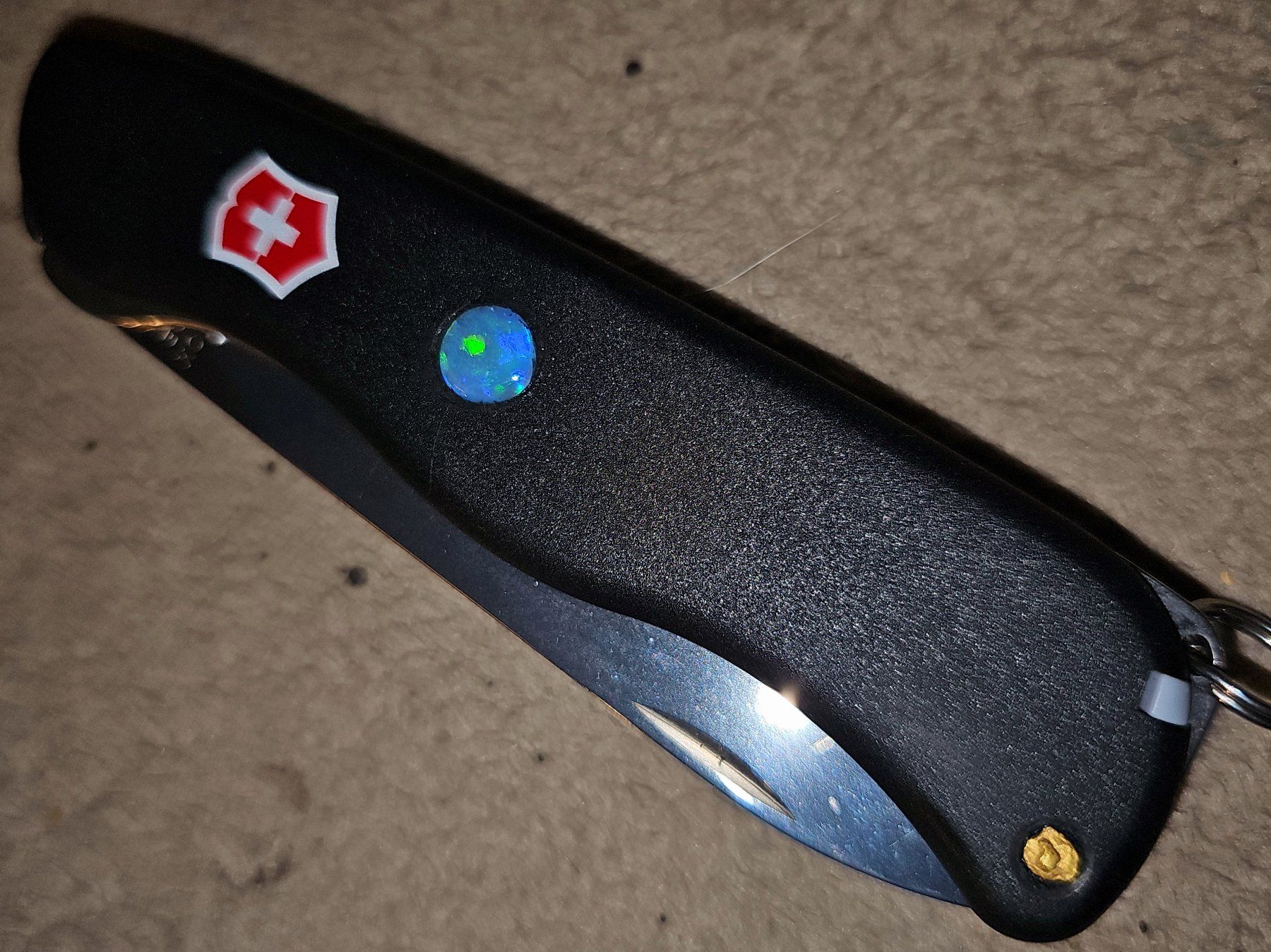 Victorinox Taschenmesser: Taschenmesser mit schweizer Goldnugget und Opal Australien – Neu (gemäss Beschreibung) aus Uerkheim von Winwinner 6