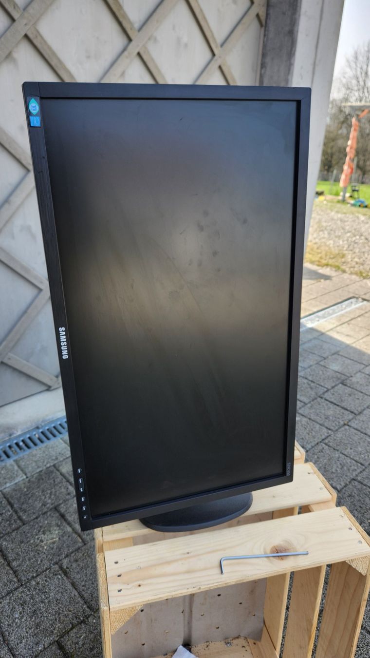 Samsung Monitor: Samsung SyncMaster 2443BW 24" Monitor, 1920×1200, gebraucht – Usato da Ottoberg venduto da Jock09 1