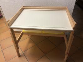 Höhenverstellbarer Kinderschreibtisch