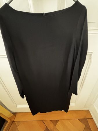 Robe noire Gérard Darel taille 36, chic et intemporelle.