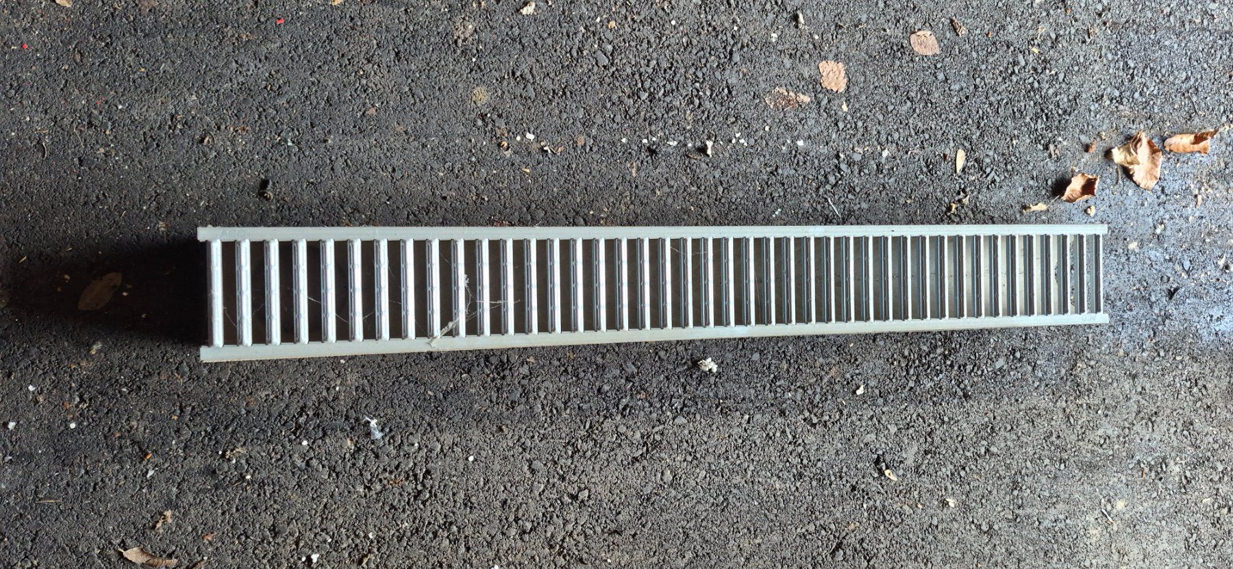 Autres matériaux de construction: Caniveau ACO en polymère avec grille 1000 – D'occasion à Champagne par Lamar0 4