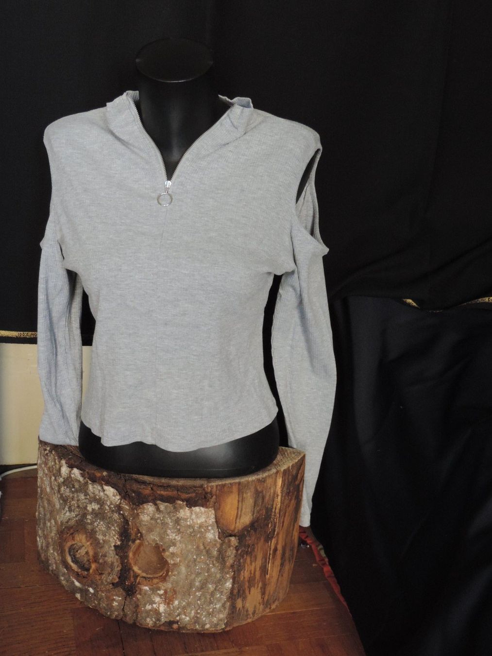 Top: haut manches longues gris – Usato da Genève venduto da Axelle333 2