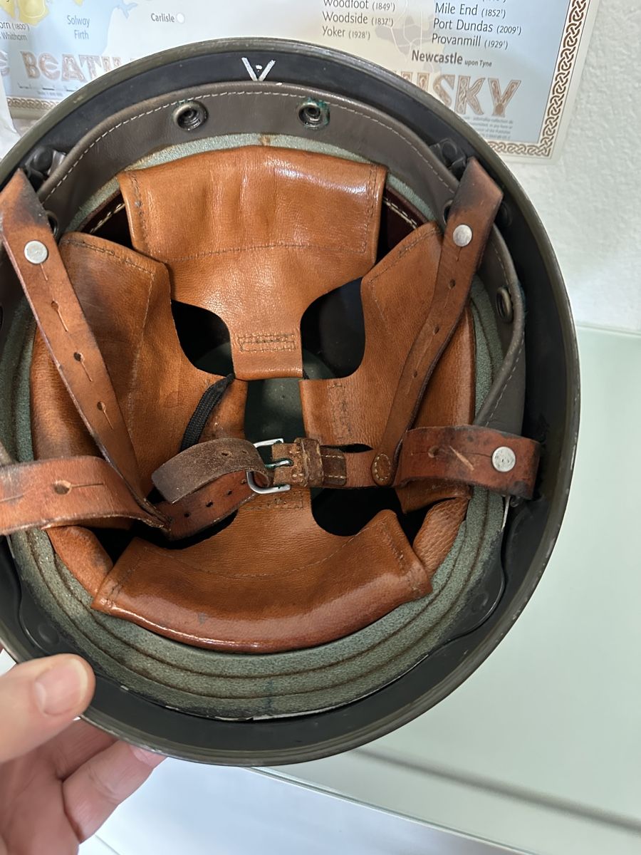 Schweizer Armee Uniformen & Effekten: Militär Helm Strassenpolizei, unikat – Gebraucht aus Stansstad von Dalmatinerhjf 4