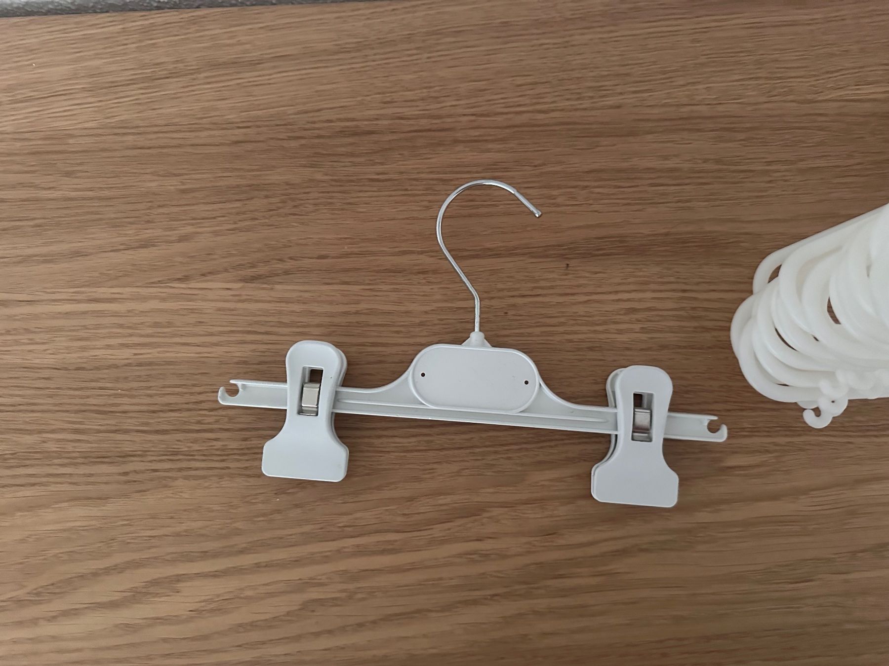 Appendiabiti: Baby- / Kinder-Kleiderbügel – Usato da Fällanden venduto da Engeli_88 2