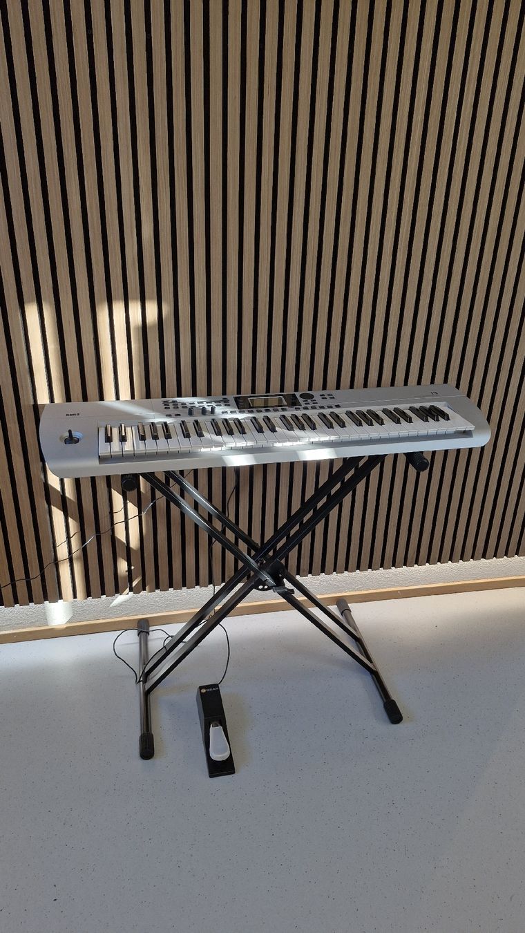 Korg Instruments de musique: Korg i3 Workstation inklusive Ständer und Pedal – D'occasion à Zürich par jak_6m6k 3
