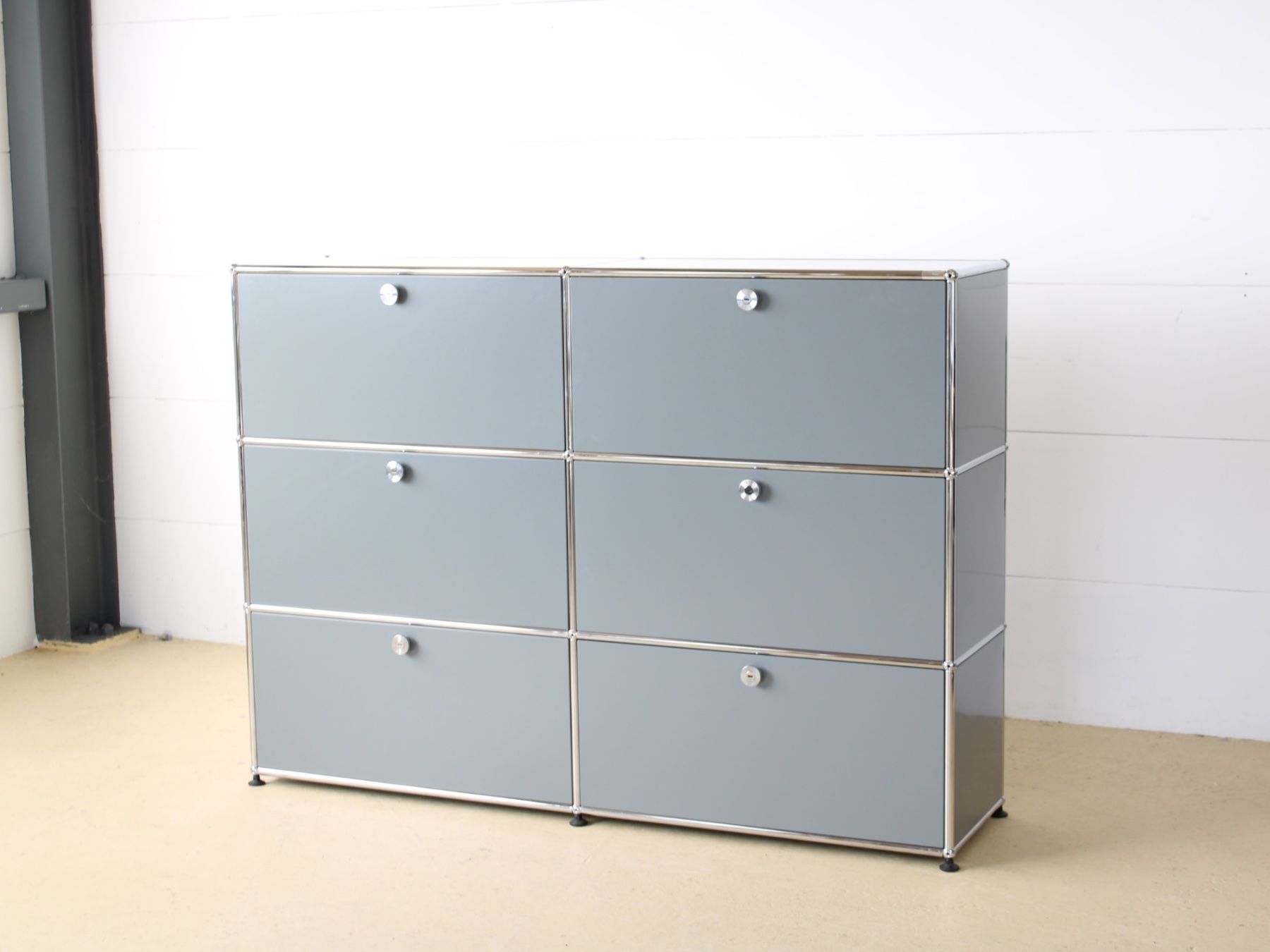 USM Kommoden: USM Sideboard in Mittelgrau, Lieferung möglich – Gebraucht aus Meinisberg von atelier_TILIJA