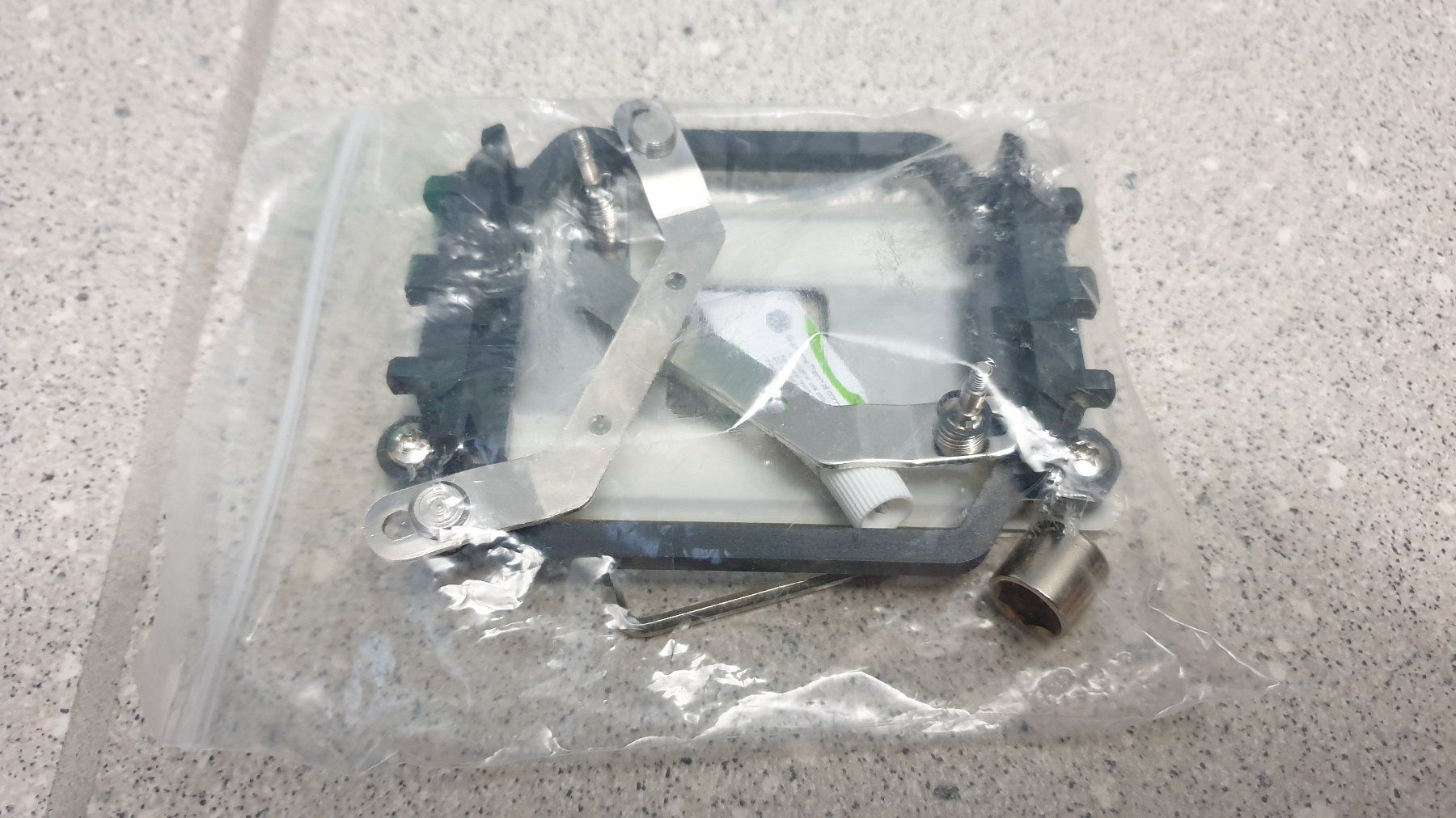 PC: CPU Kühlkörper Montagekit – Nuovo e nell'imballaggio originale da Stäfa venduto da Supertramp73 2