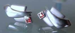 Rhodinierte Silber 925 Ohrstecker mit Granat
