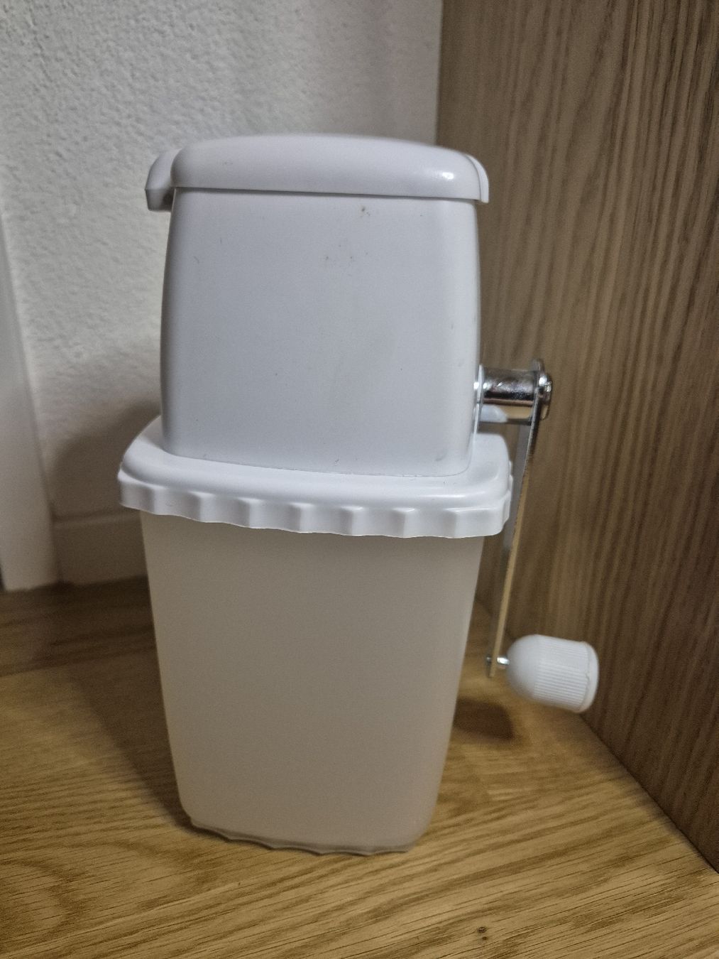 Elettrodomestici da cucina: Eiswürfel Crusher/Crushed Ice Maker – Usato da Liestal venduto da badersar