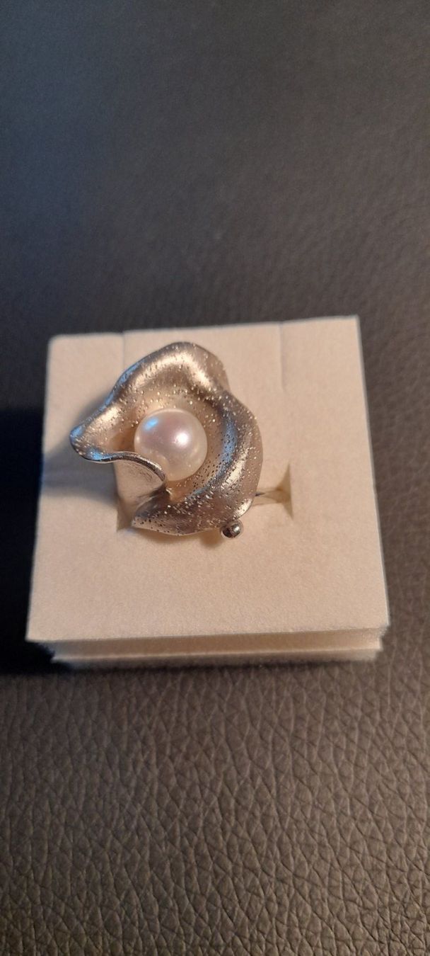 Anelli: Ring silber, Blütenform mit weisser Perle – Usato da Eschlikon TG venduto da son_fh5s