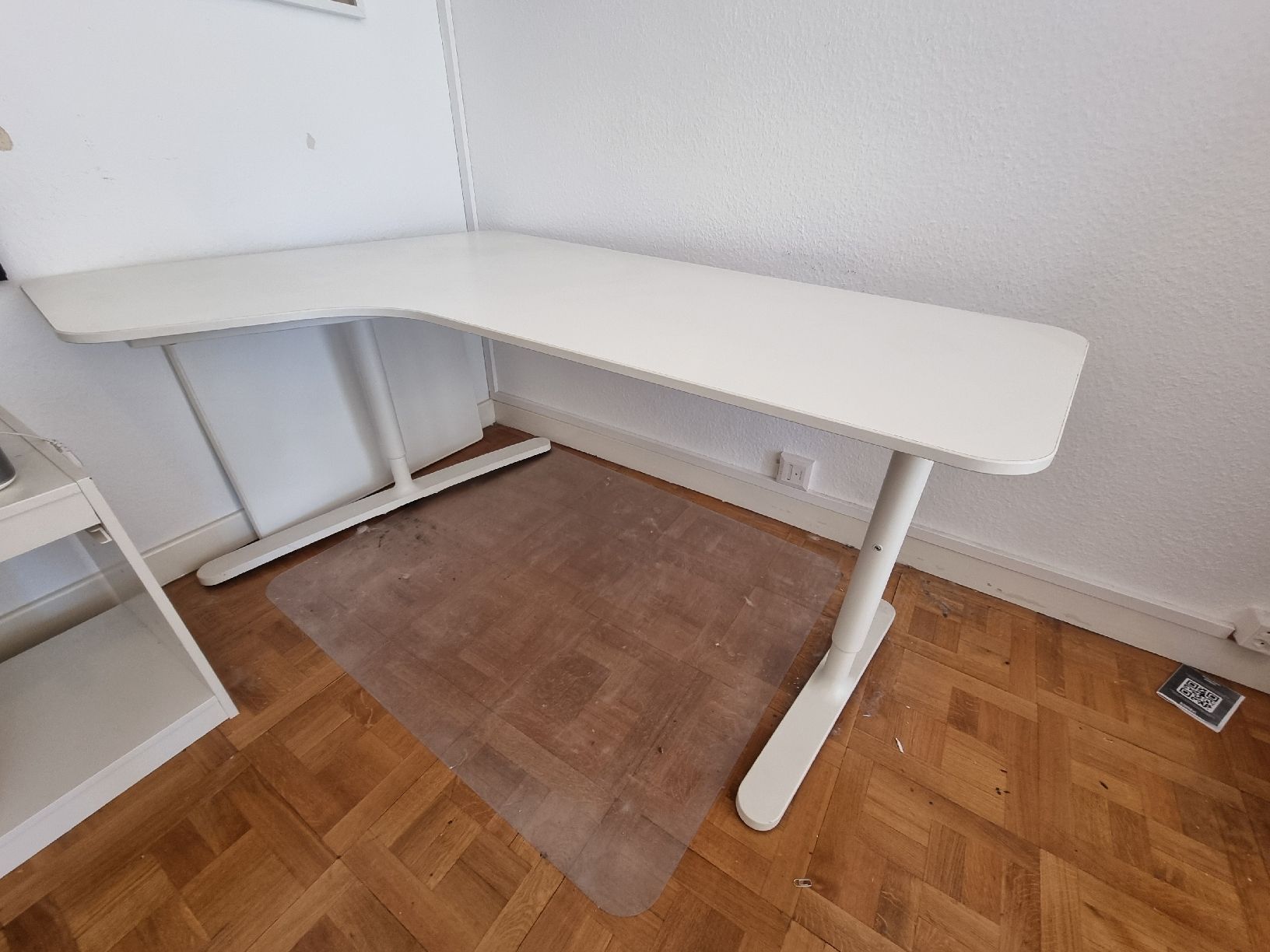 Scrivanie: Bureau d’angle IKEA BEKANT – Usato da St-Cierges venduto da Laety200882