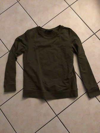 Grüner Pullover Größe 36/38