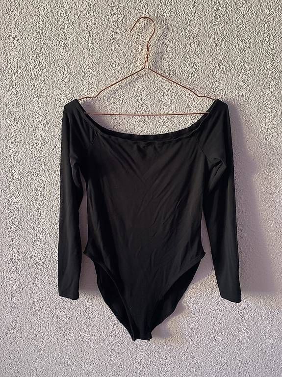 Top: Schulterfreier Schwarzer Body – Usato da Wahlen b. Laufen venduto da Jeanine_T