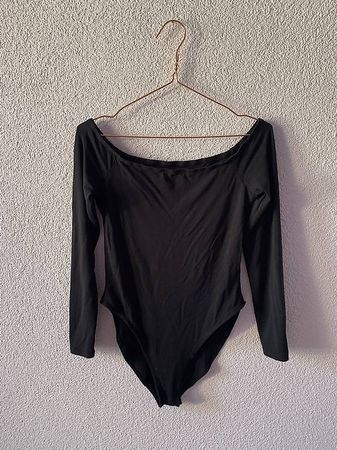 Schulterfreier Schwarzer Body