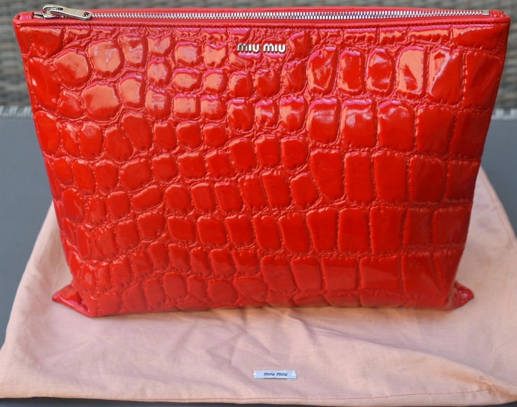 Miu Miu Taschen für Damen: Tasche / grande pochette Miu Miu – Gebraucht aus Collonges von Auganien