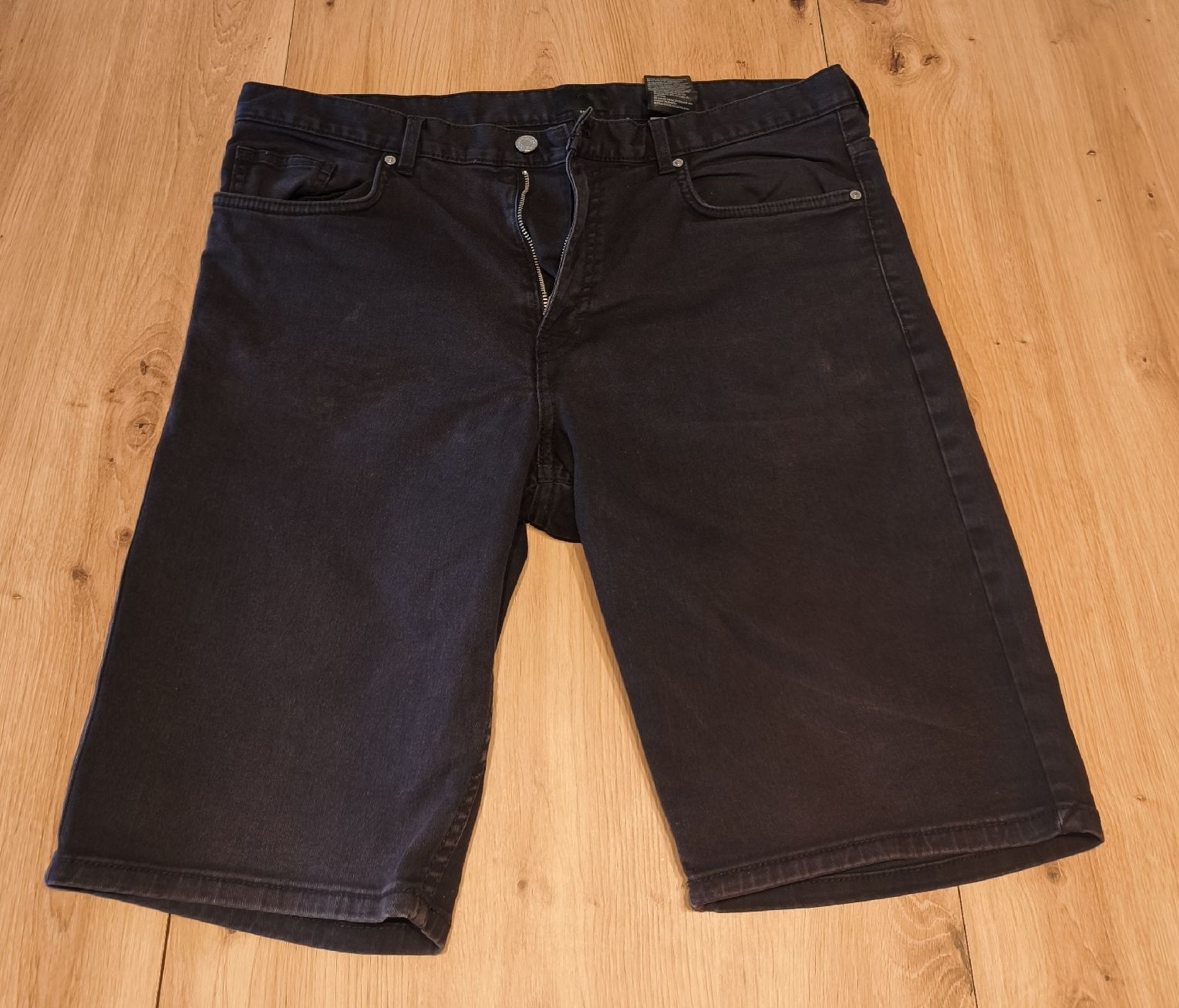 H&M Pantaloni: Kurze Hose Gr.32 – Usato da Madiswil venduto da Trayann