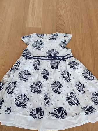 Kleid in Grösse 98