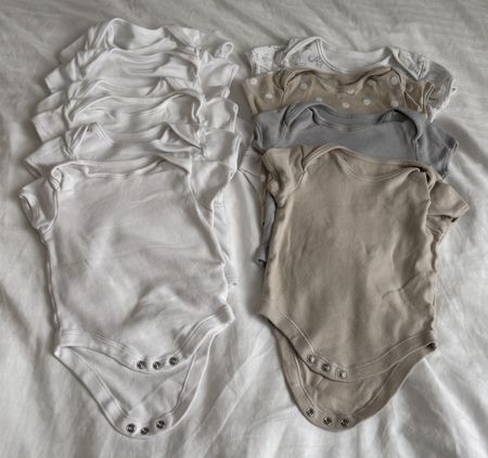 Baby Kurzarm Bodys Set (10 Stück) – 9–12M