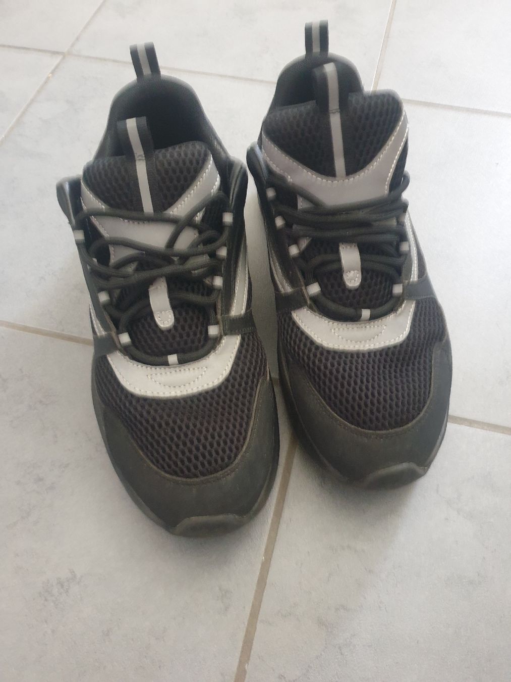 Scarpe da uomo: chaussure taille 44  – Usato da Fribourg venduto da mal_8zjh 1