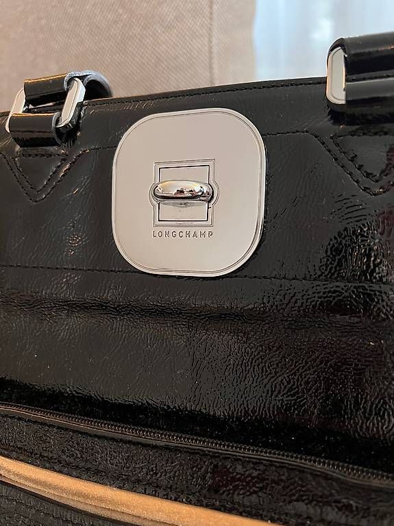 Longchamp Taschen für Damen: Longchamp Gatsby schwarz glänzend – Gebraucht aus St. Niklausen LU von Mimmi86 1
