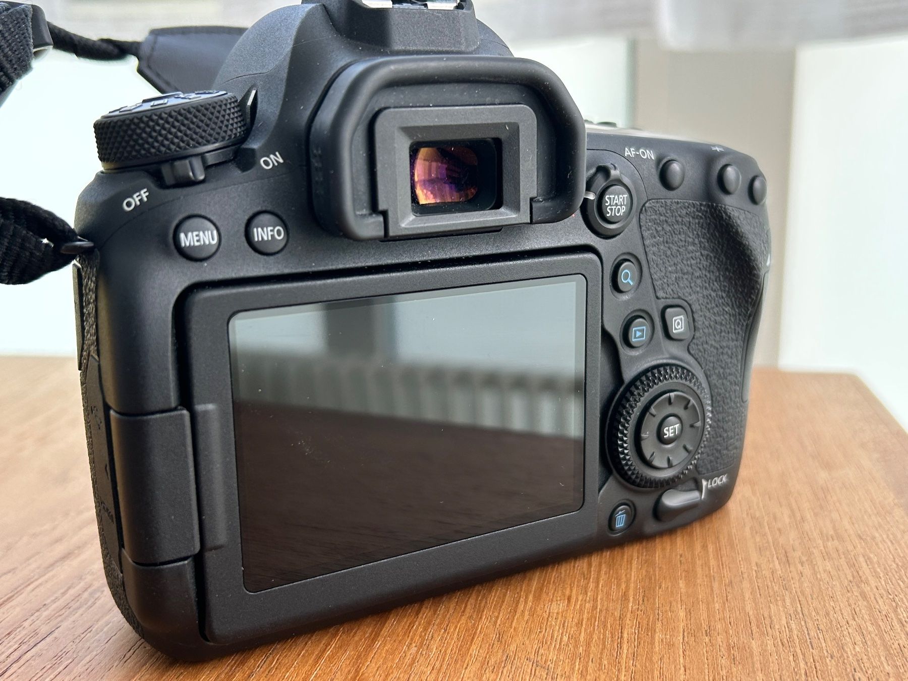 Canon Kamera: Canon EOS 6D Mark II 2 Body Vollformat inkl. 2 Akku – Gebraucht aus Zürich von  3