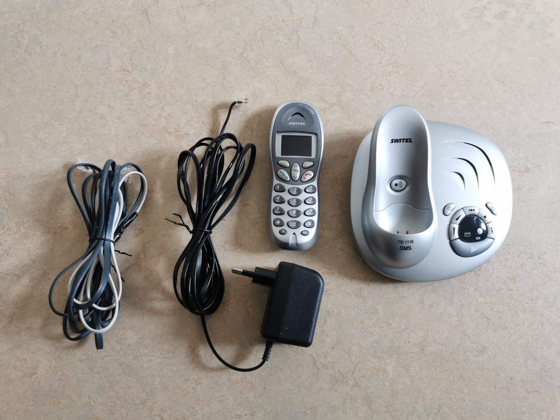 Switel Telefone: Schnurloses Festnetztelefon Switel CD 7738 SMS – Gebraucht aus Zürich von ms993 3