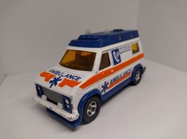 Majorette, ambulance 1/36